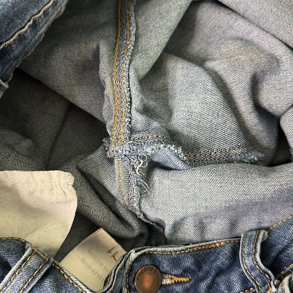 Encore Jeans Women's destructed high rise stretch skinny jeans. Size 11 - Picture 8 of 16